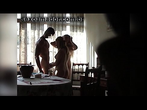 ❤️ यौन साथीहरूले एक विशाल मानिस र उहाँसँग थ्रीसमलाई निम्तो दिन्छन् ❤️ सेक्स ❌