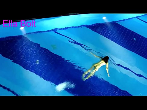 ❤️ म हेर्न रोक्न सक्दिन, जवान गोरा ELLA BOLT रिसोर्ट पूलमा नग्न पौडी खेल्दै समातियो ❤️ सेक्स ❌